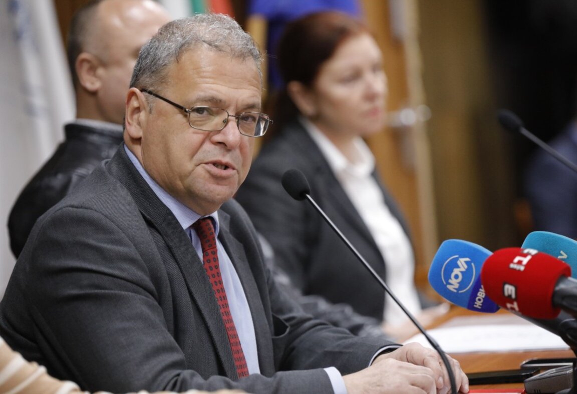 Environment minister promises comprehensive investigation into air ...