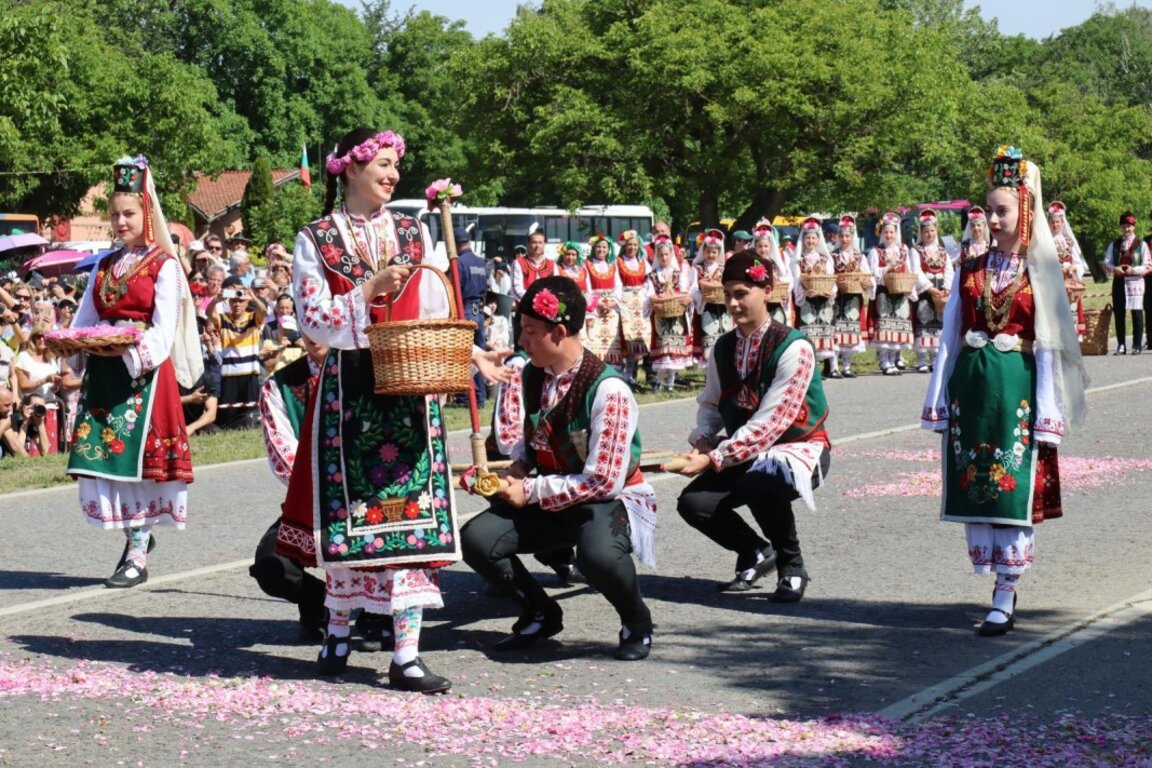 Gül Festivali’nde yurt içi ve yurt dışından konuklar Gül Vadisi'nde buluştu