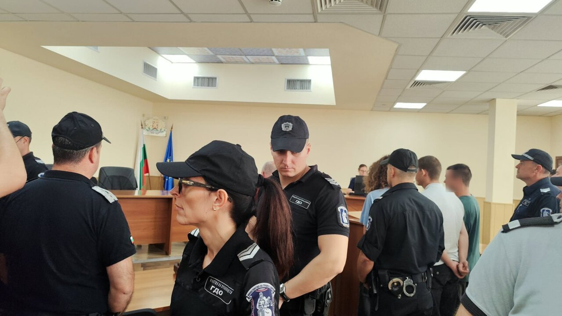 Новите трима младежи, обвинени за жестокото убийство в Пловдив, остават в ареста