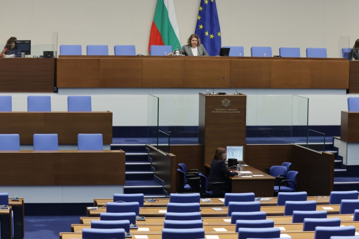 Çoğunluğun sağlanamaması nedeniyle Parlamento çalışmaları askıya alındı