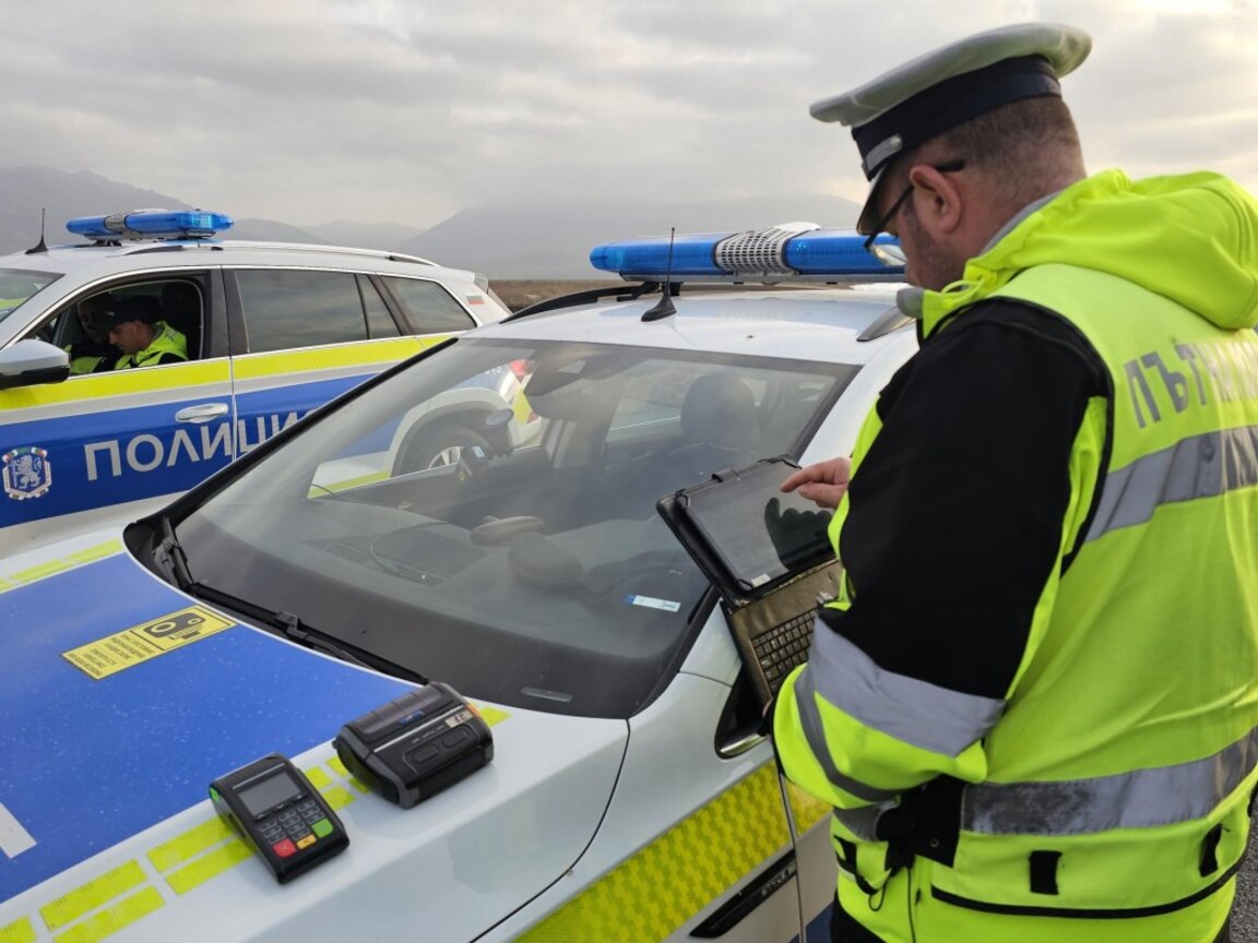 Сливенската полиция търси оборудване за необозначените си коли