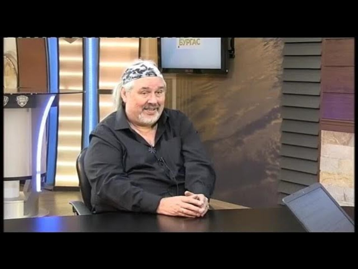А. Хаджипопгеоргиев  за романа си “Вселенският българин”
