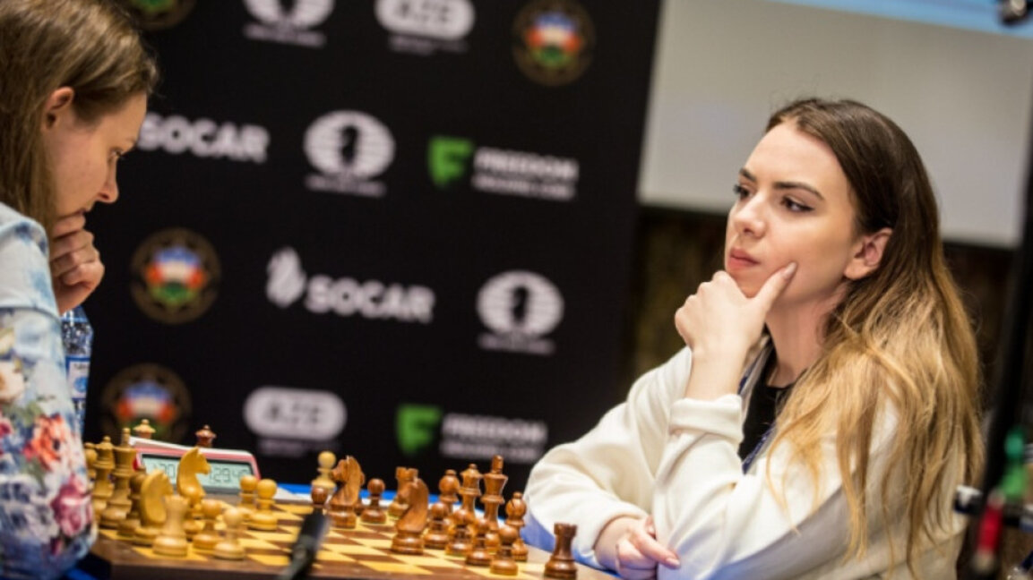 Nurgyul Salimova (R)