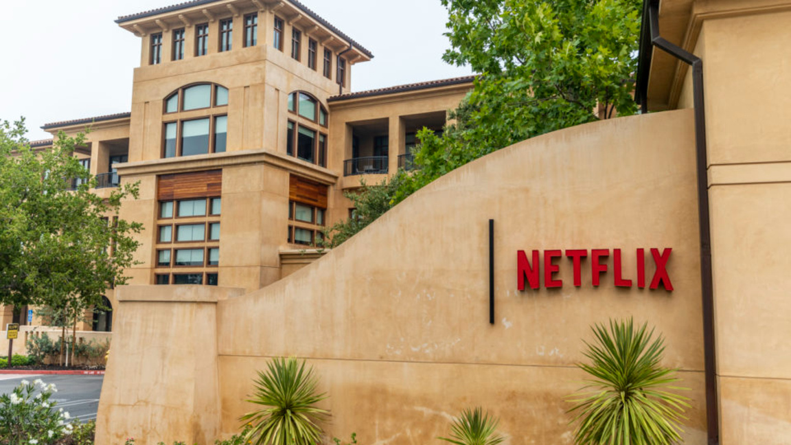 Netflix предлага изцяло парична оферта за закупуването на Warner Bros. Discovery