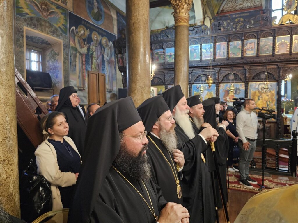 В Сливен посрещнаха новия митрополит (ОБНОВЕНА)