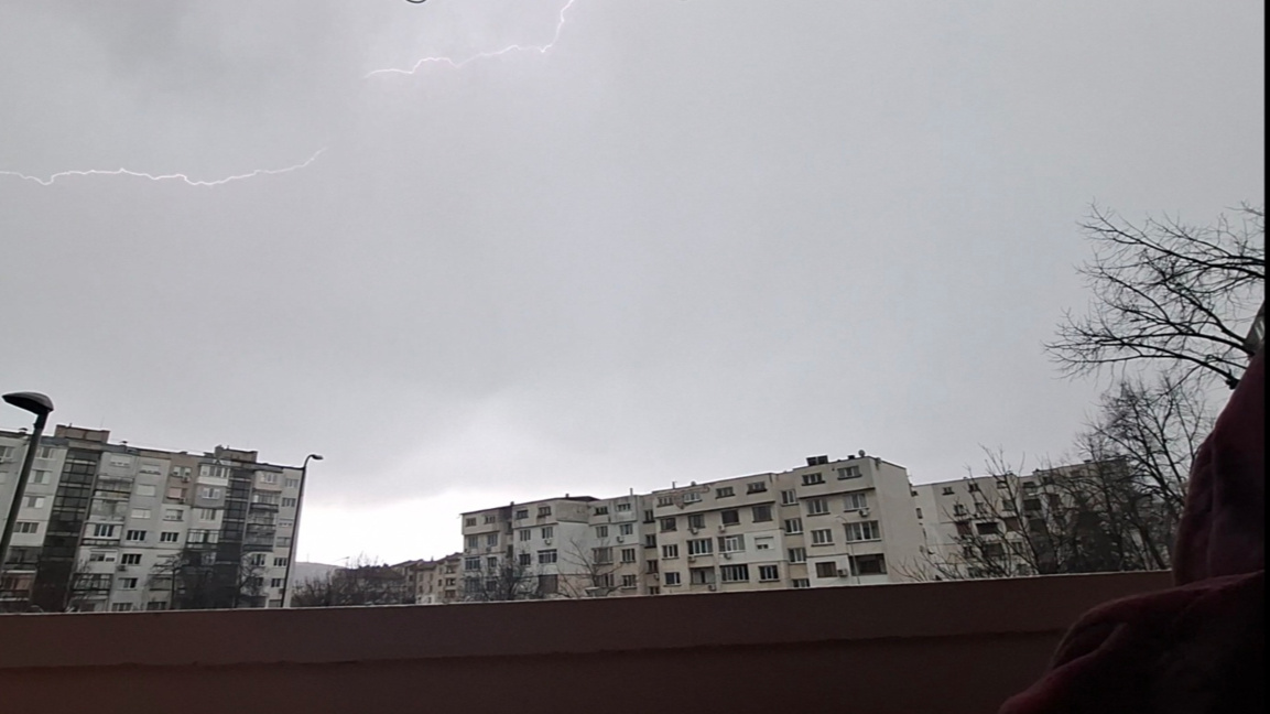 Буря, дъжд и градушка в Ловеч