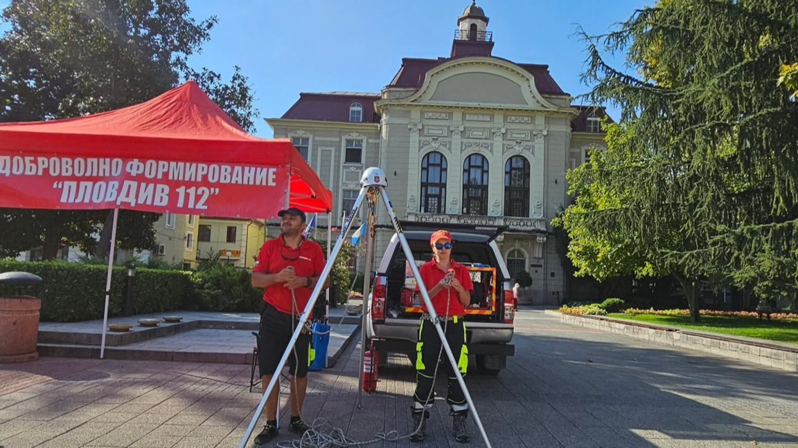 Доброволците от "Пловдив 112" показват техника и умения 