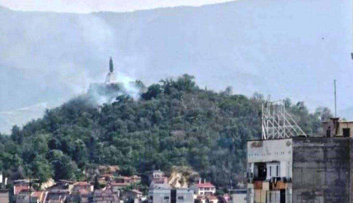 Пожар пламна на Бунарджика, загасиха го бързо