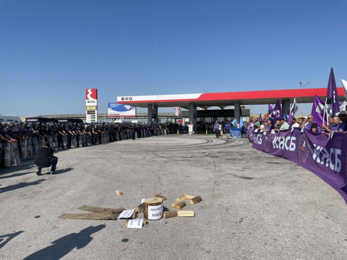 Orman işçileri, maaşlara zam talebiyle protesto düzenledi