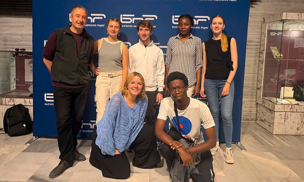 Strashimir Dimitrov, Alicia Sommer, Lorenzo Loconsole, Sandra Worwornyo and Barbora Mikanova (standing, from left to right), with Daria Tranzhina and Joaldo N’kom.