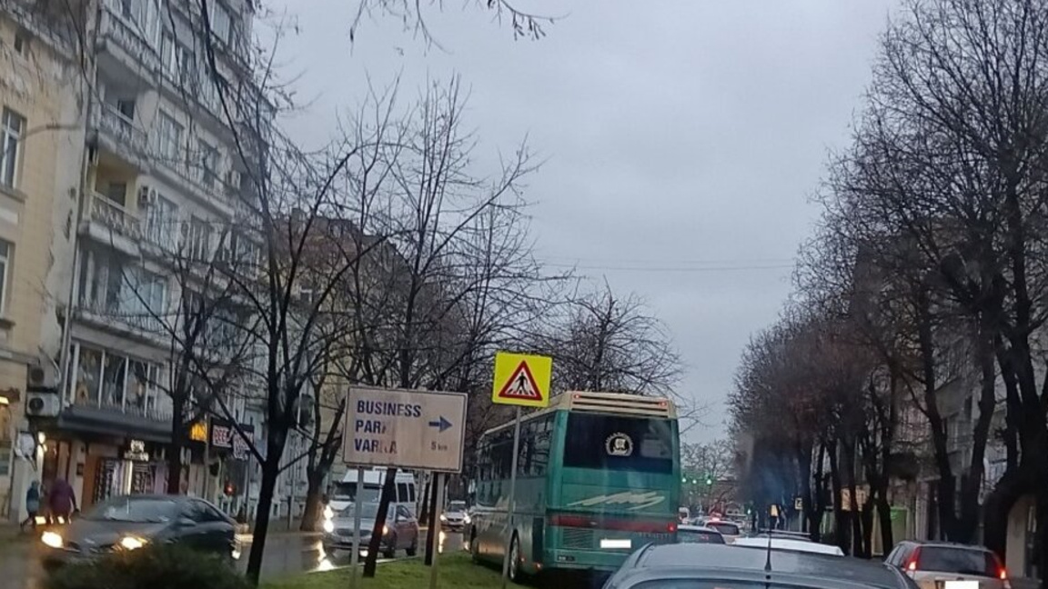 Спират за час движението на кръстовището между бул. "Мария Луиза" и ул. "Шипка" 