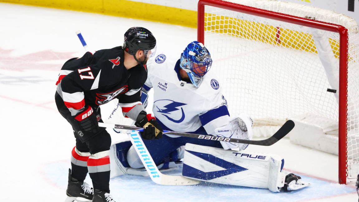 Зъкър от Бъфало бележи за 7:7 срещу Тампа Бей.