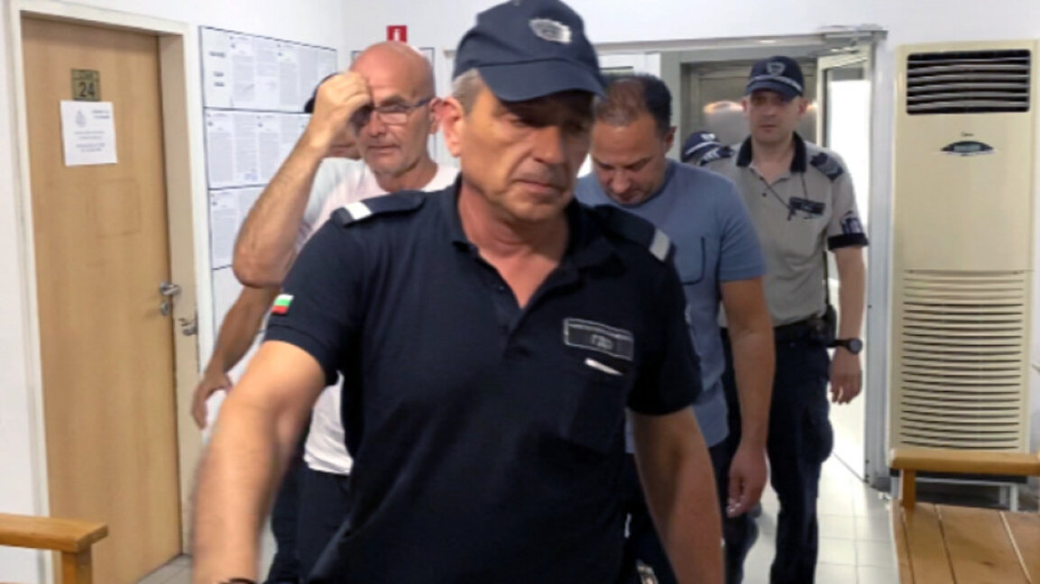 Полиция влезе в кабинета на д-р Николов, подсъдим за източване на НЗОК