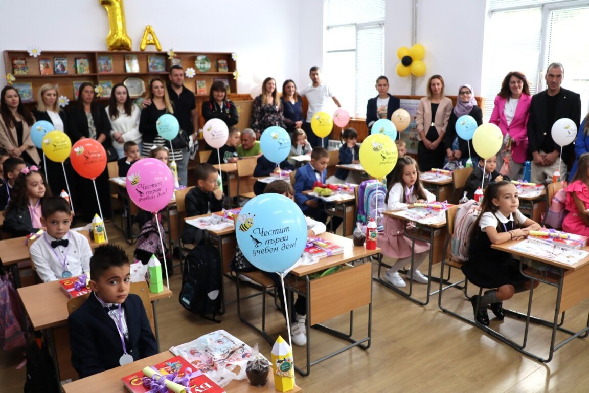 Книжка с послание от кмета за всеки първокласник в Ардино