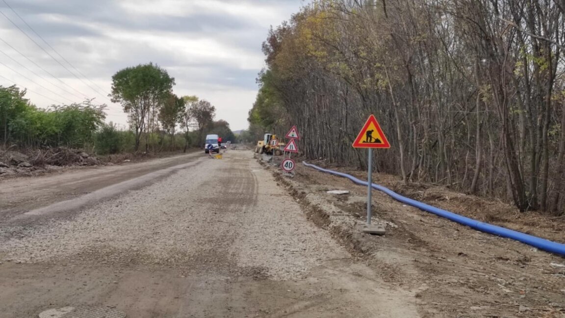 Ремонт на общински път се превръща в кошмар за шофьори и жители на околни села