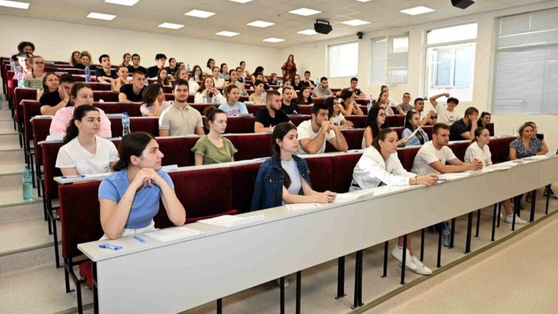 Кандидат-студенти на изпит