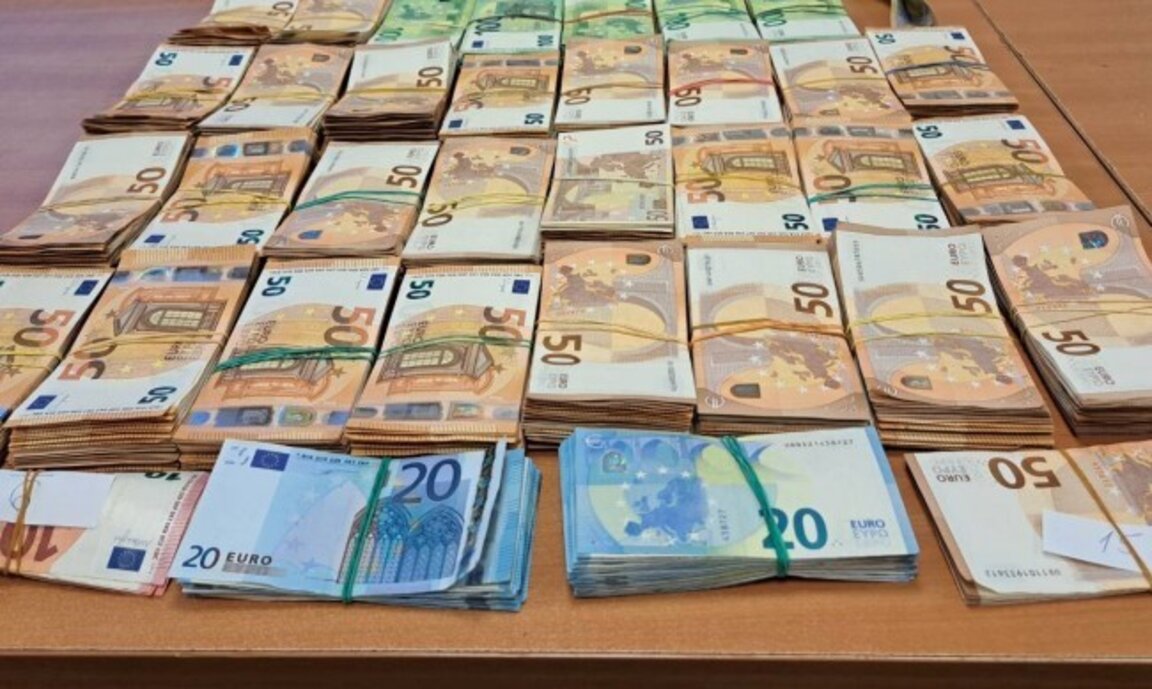Oryahovo Gümrük Kapısı’nda patates çuvallarının altında 71 000 avronun üzerinde para ele geçirildi