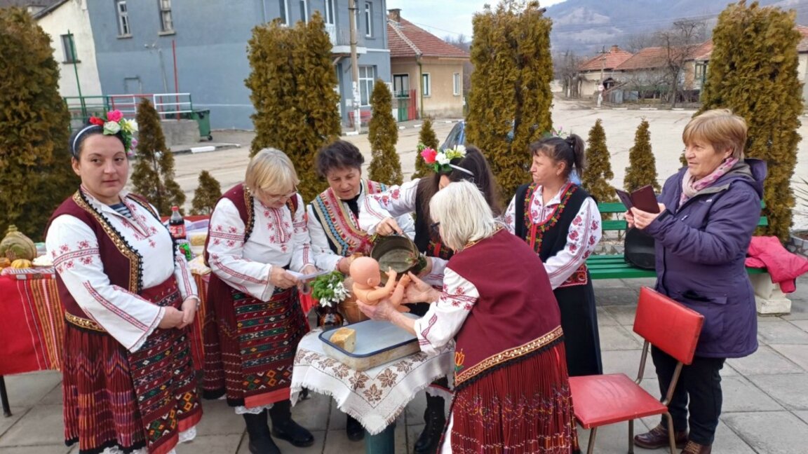 Дълги дел възстановява традицията за Бабинден