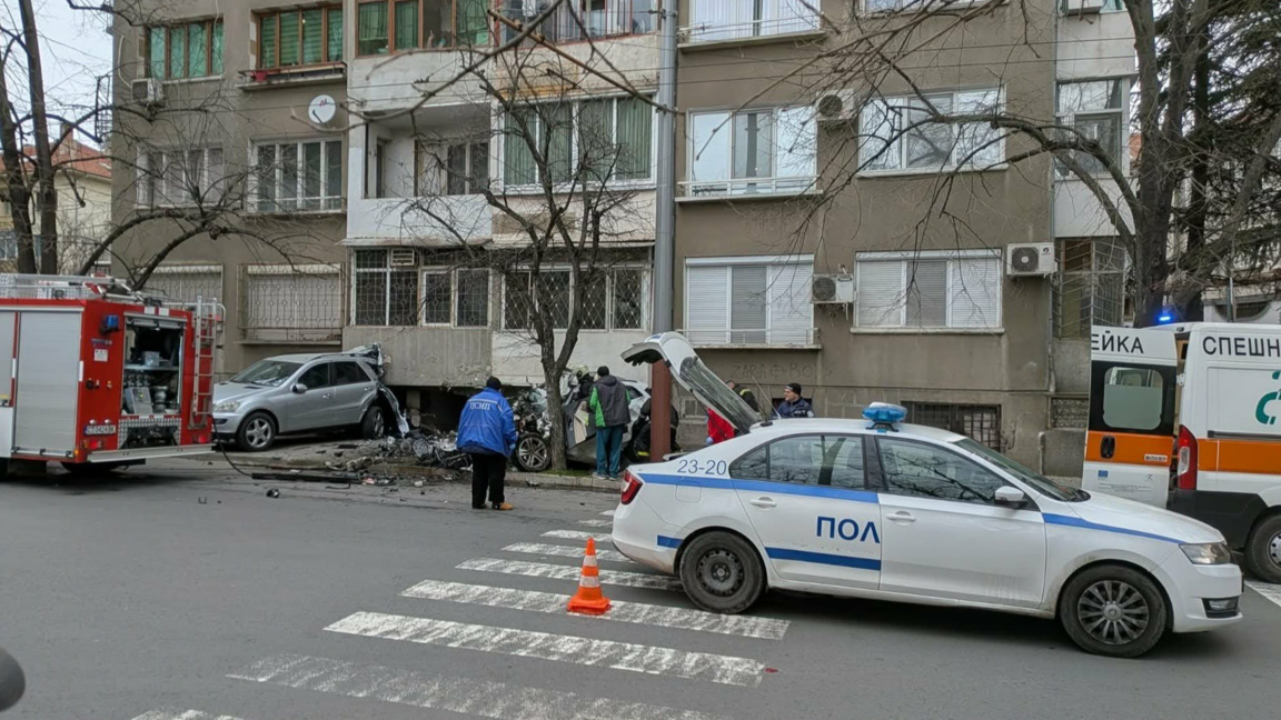 След тежкия инцидент в Стара Загора: Младата водачка е с опасност за живота