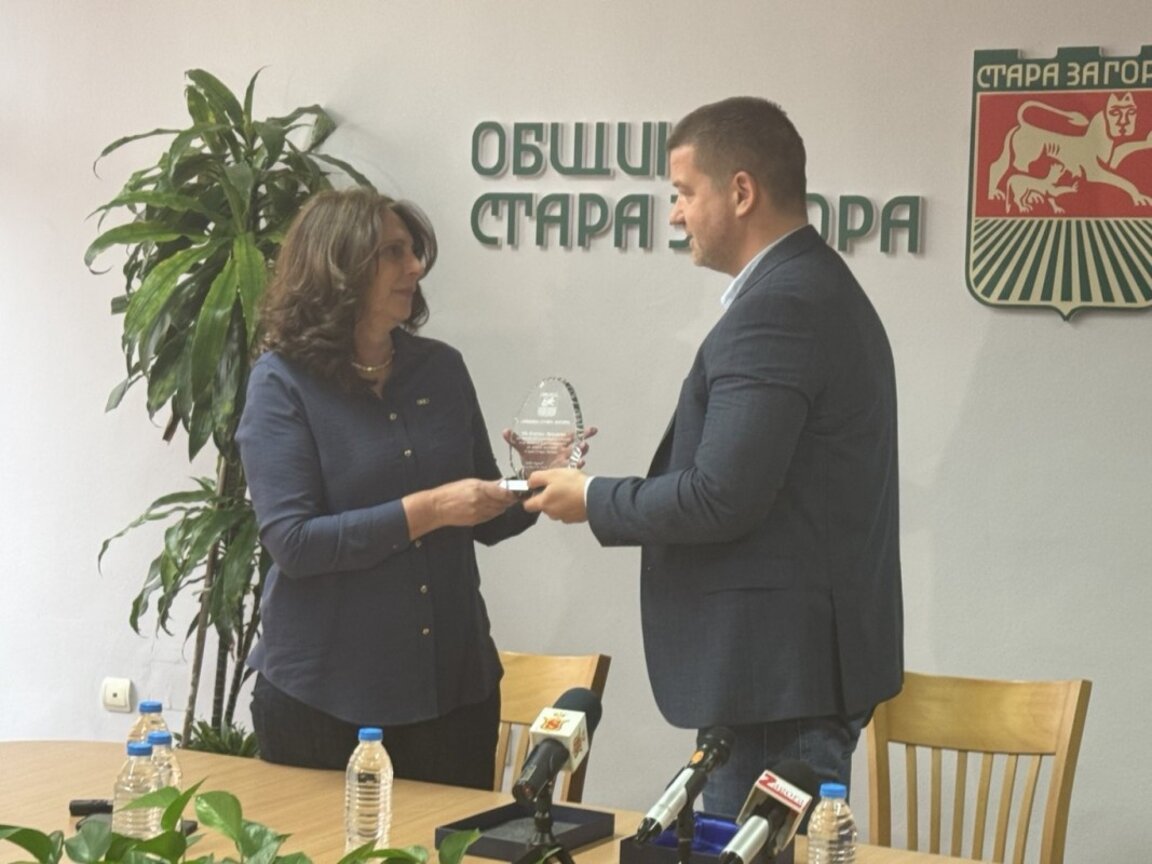 Емилия Драгиева получи плакет от кмета на Стара Загора