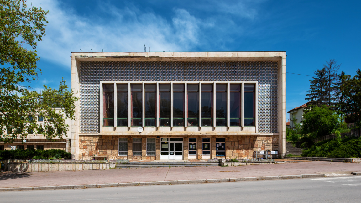 Архитектурата като ресурс за памет: архитектурният модернизъм в град Лозница