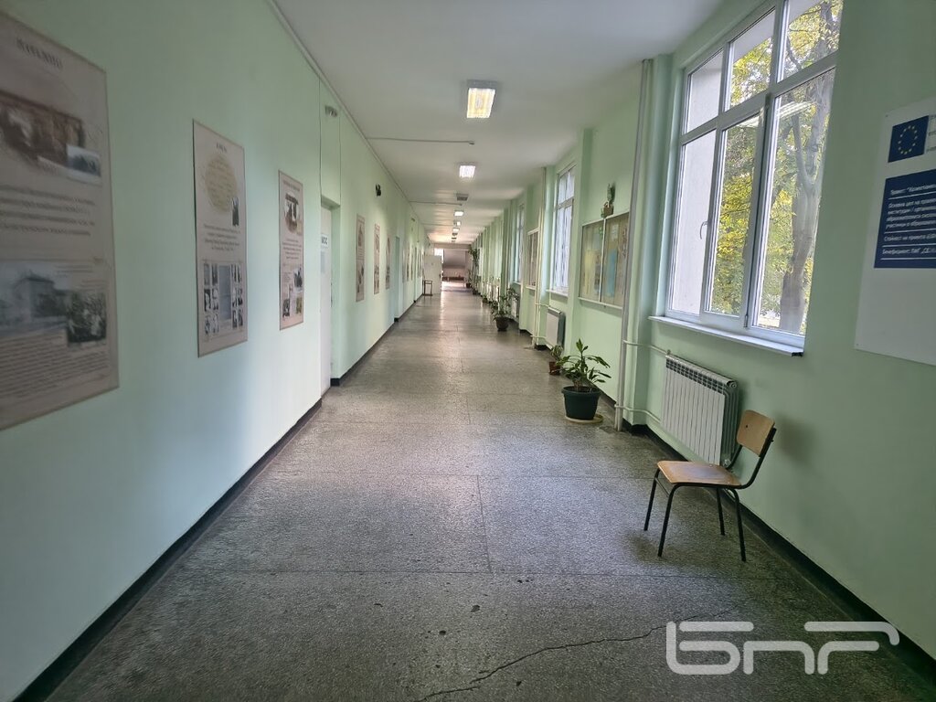 Празни секции, тихи улици и необичайно спокоен изборен ден в Силистренско