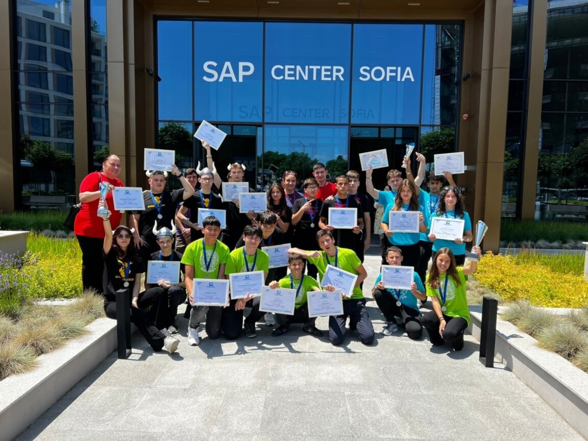 Най-добрите ученици в Националното състезание по роботика са от Видин