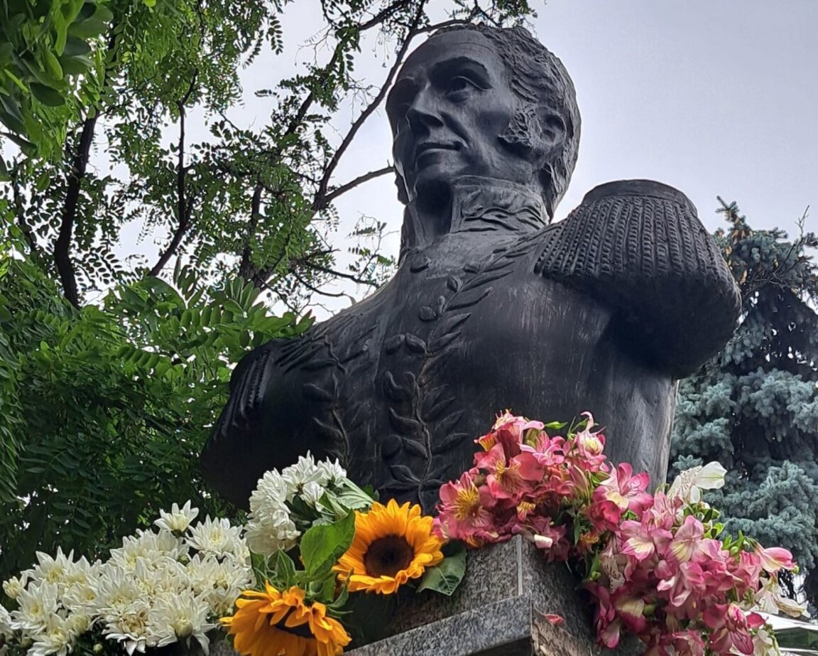 Bolívar en Bulgaria: 242 aniversario del natalicio del Libertador