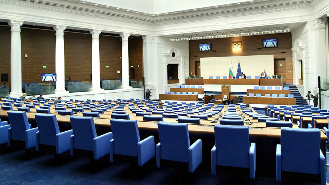 В НС: Трудно постигнатото съгласие за местата постави въпроса как ще се стигне до избор на председател