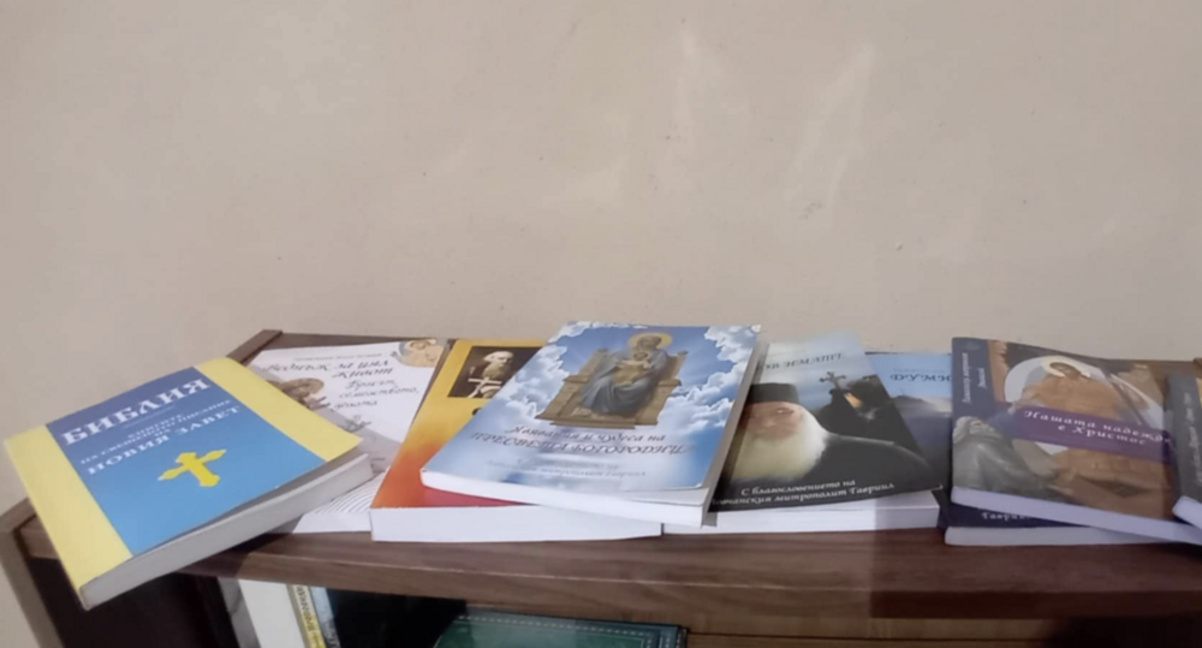 Библиотека при българския храм в Милано набира дарения от книги