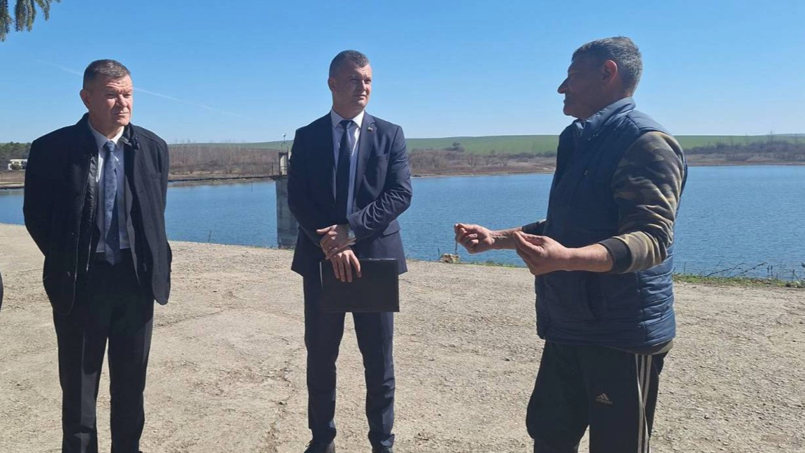 Провериха състоянието на язовир "Бели Лом"