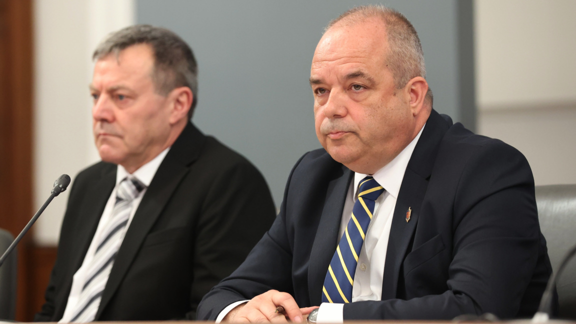 Заместник-министърът на електронното управление Николай Минев и заместник-министърът на вътрешните работи Иван Анчев (вдясно).