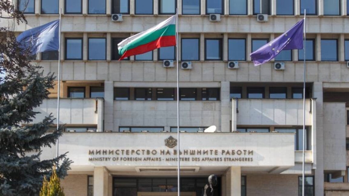 Bullgaria lejoi një delegacion rus të fluturonte për në Shkup
