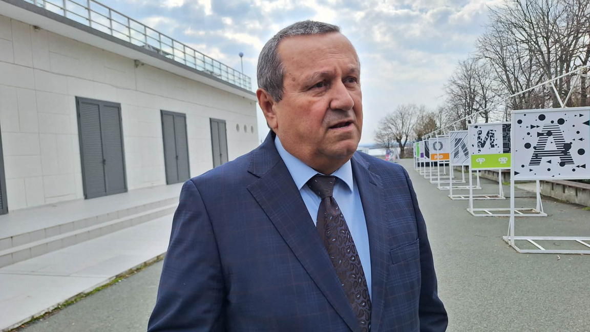 Министър Адемов дава старт на кампанията "Приеми ме"
