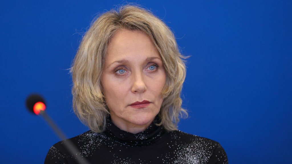 Феминистична версия на 