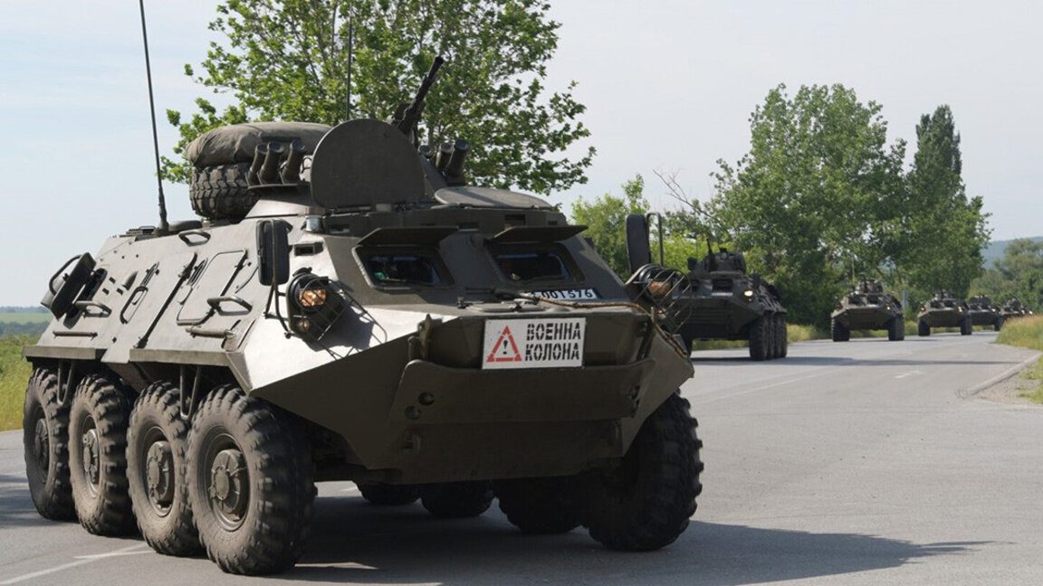 Truppen und Militärmaschinen werden für verschiedene Übungen auf bulgarischen Straßen unterwegs sein