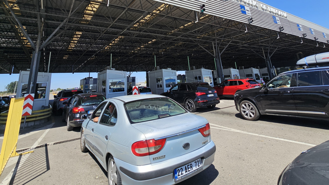 Kapitan Andreevo sınır kapısında yük araçları çıkış yönünde trafik yoğun