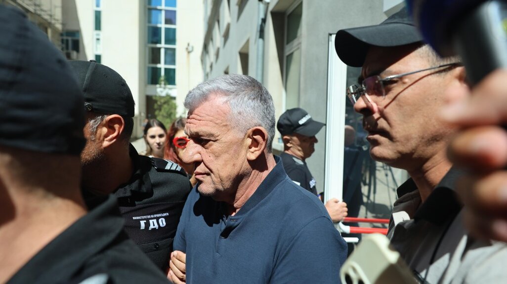 Повдигнаха обвинения на Никола Николов-Паскал