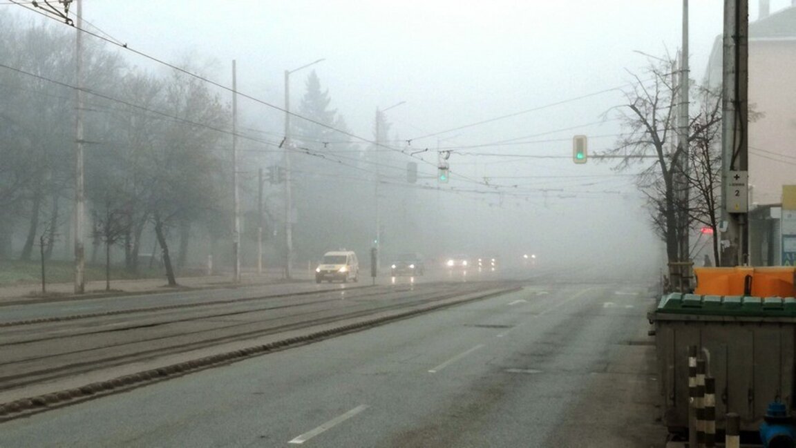 Мъгла затруднява движението в района на Сандански