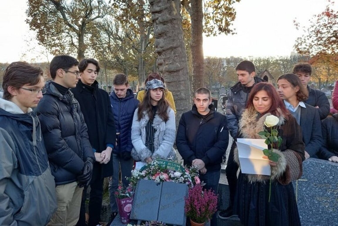 Литературно четене на гроба на Мина в Париж