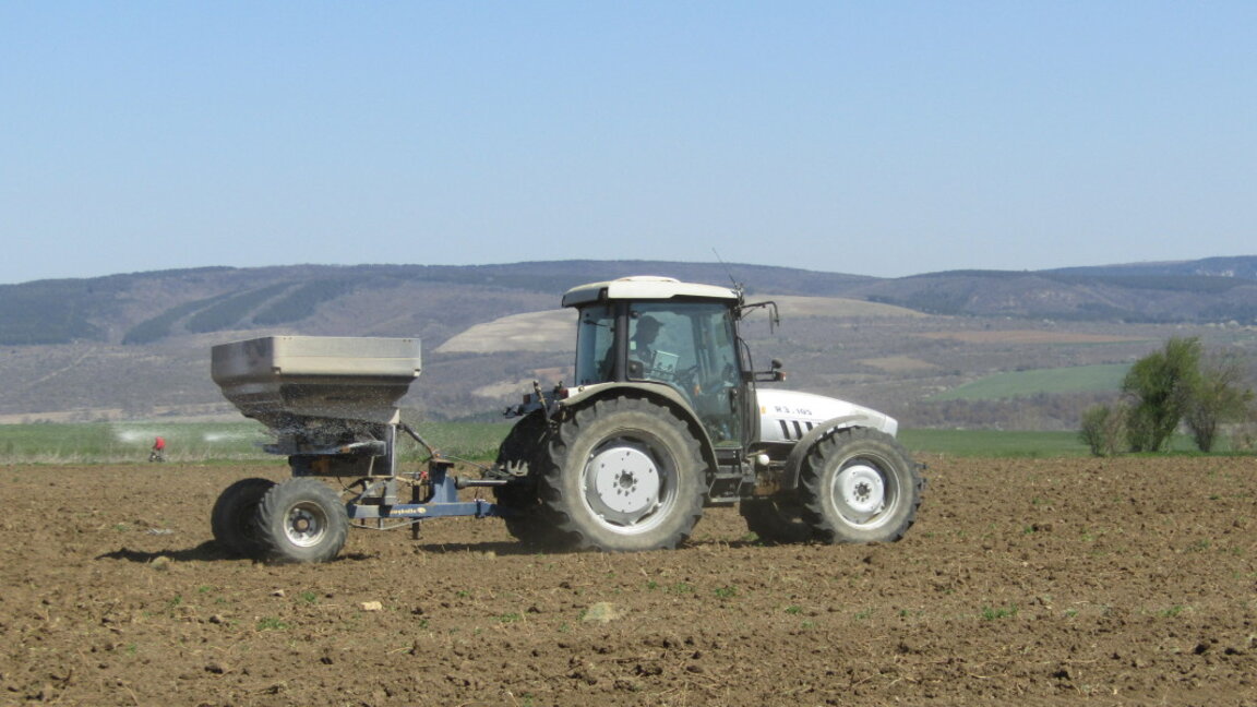 Dobriç ilindeki çiftçiler sonbahar ekimlerine devam ediyor