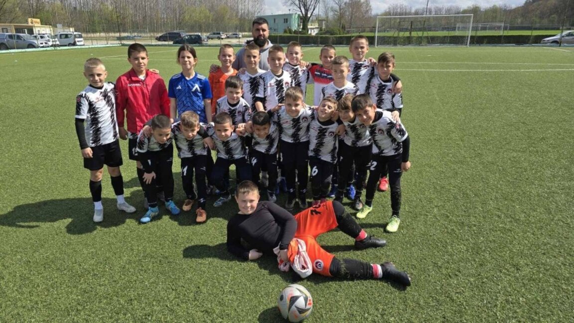 Поредна силна седмица за школата на "Локо" Мездра