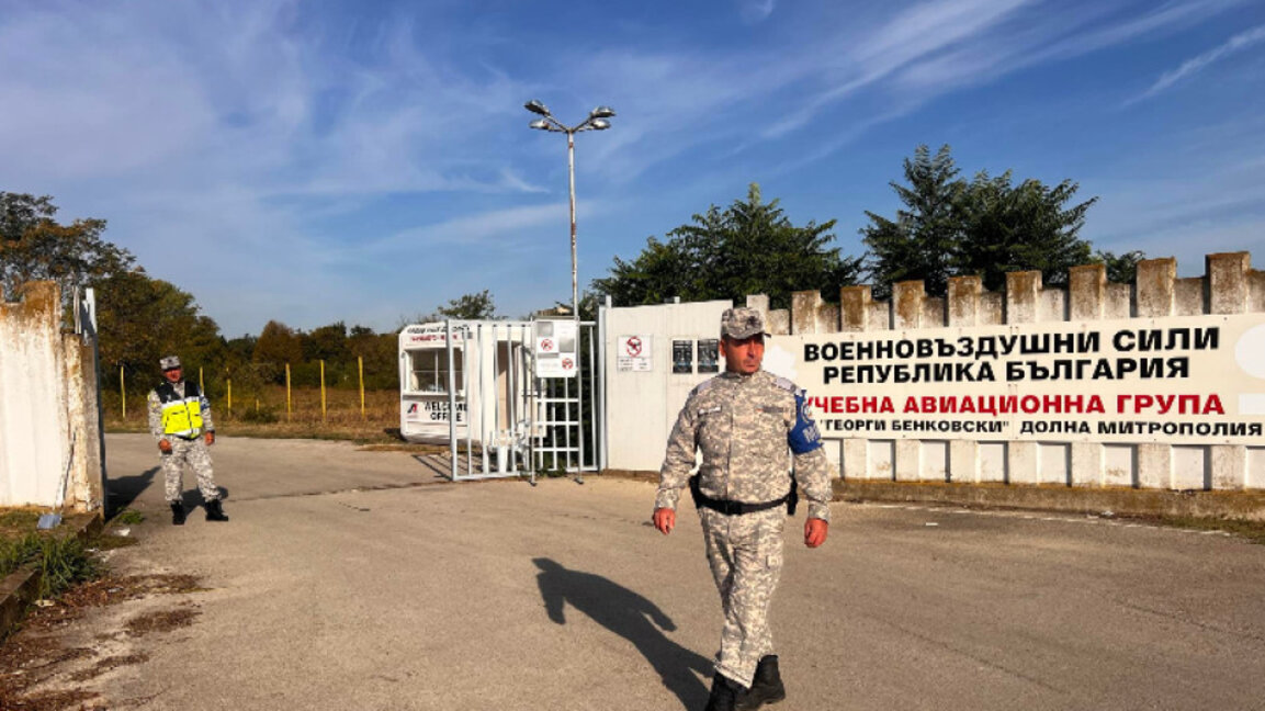 Президентът отдаде почит на загиналите пилоти