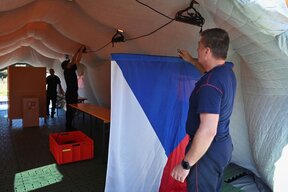 Въпреки наводненията в Чехия гласуват за местна власт и за сенатори