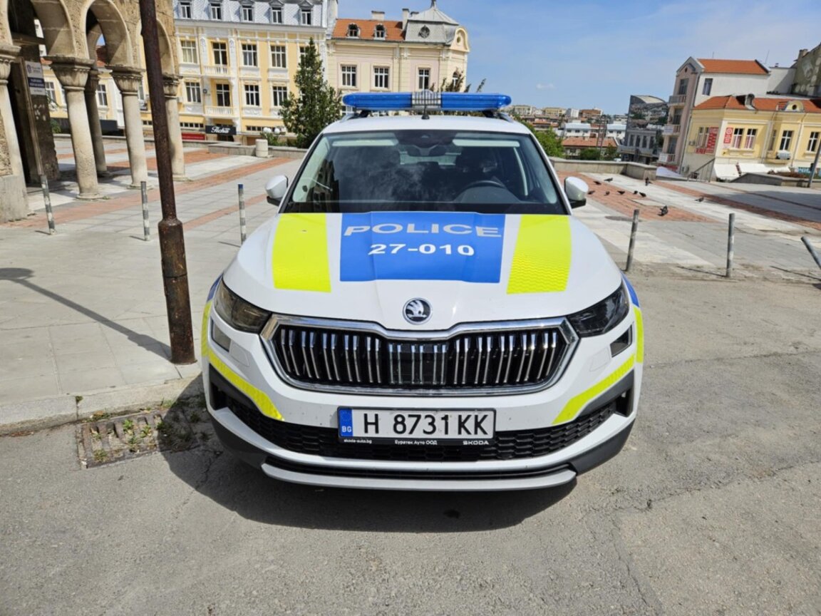 Мъж чупи врата в търсене на баня