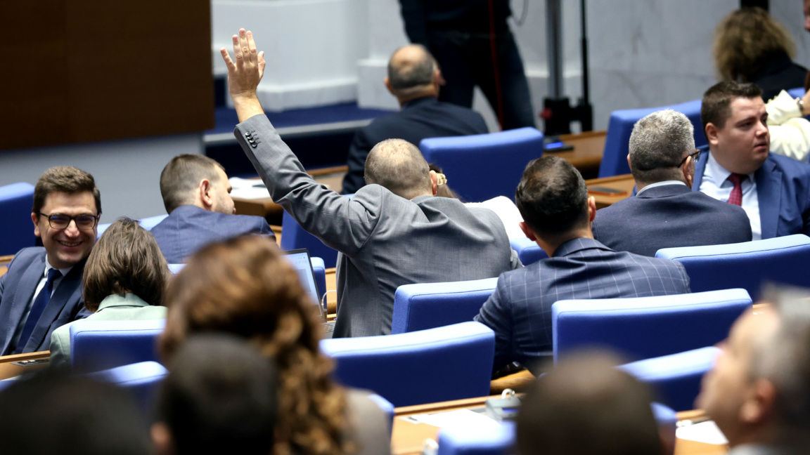 Депутатите дебатират - каква е причината за оставката на правителството?