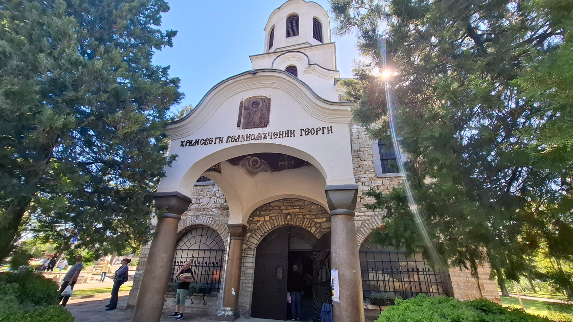 Църквата "Свети Георги Победоносец" в Луковит.