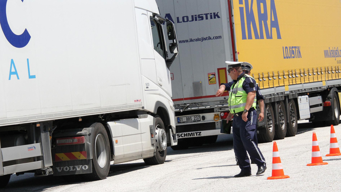 Në fund të javës së punës, trafiku i kamionëve drejt Turqisë është i ngarkuar