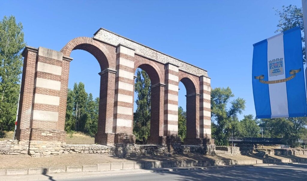 Почистиха драсканиците по Римския акведукт в “Южен“