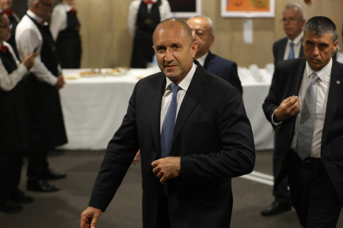 Президентът смята, че е рано да коментира шансовете за редовен кабинет